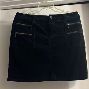 Elegant Black Mini Skirt with Zipper Accents